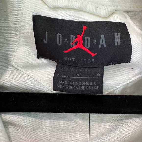 NWT Women's Jordan White Bomber Jacket Elastic Hem Loose Fit / large - Picture 6 of 12